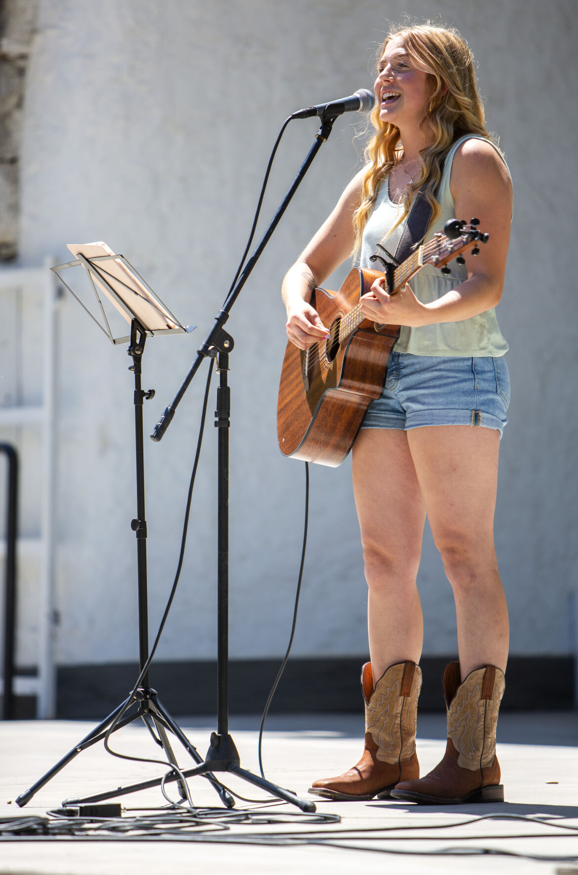 Arts and Eats Food Truck Fest